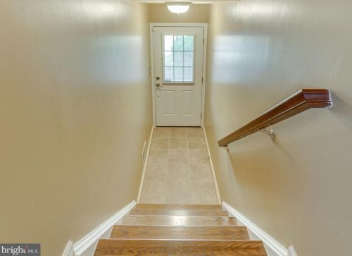 9137 Ribbon Falls Loop, Bristow VA  20136-6129 exterior