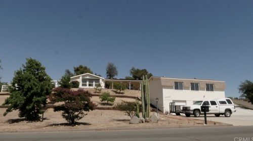 33540 Hayfield Cir, Wildomar, CA 92595-9114