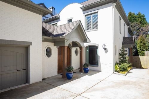 37 Honour Cir, Atlanta, GA 30305-1121