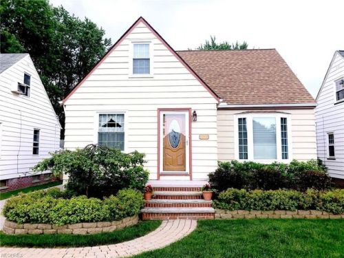 8215 Newport Ave, Cleveland OH  44129-1338 exterior