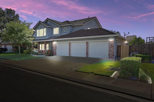 1316 Glenbrook Way, Modesto, CA 95355-3674
