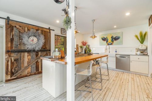 691 Royal View Dr, Lancaster PA  17601-2874 exterior