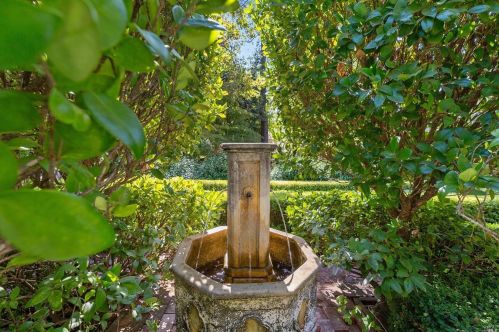 16276 Healdsburg Ave, Healdsburg, CA 95448-9074