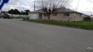 306 19th Ave, Delano, CA 93215-1304