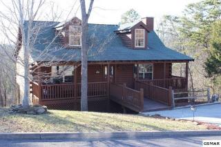 369 Oak Lake Dr, Pigeon Forge, TN 37876-3407