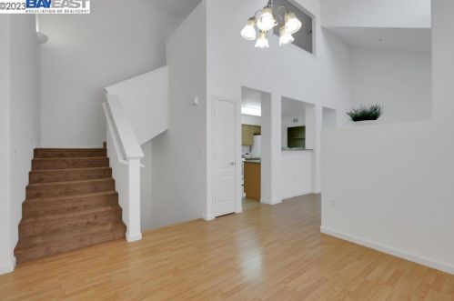 5439 Tares Cir, Elk Grove, CA 95757-4361