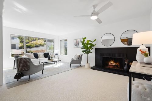 590 Thyme Pl, San Rafael, CA 94903-3214