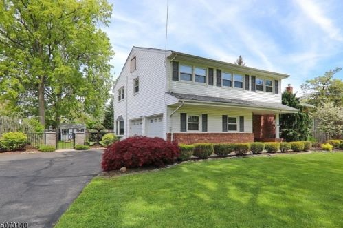 258 Laurel Ln, Clark, NJ 07066-2732