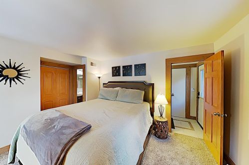 3026 Silver Strike, Truckee CA  96161-4208 exterior