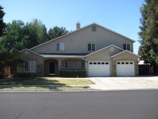 1026 Joshua Ave, Clovis, CA 93611-8139