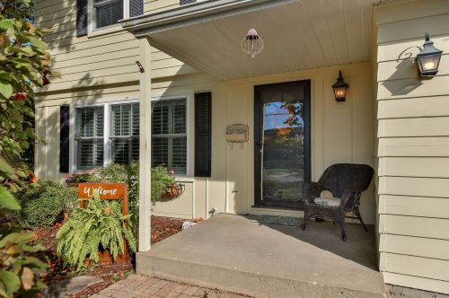 1220 Modaff Rd, Naperville, IL 60540-7819