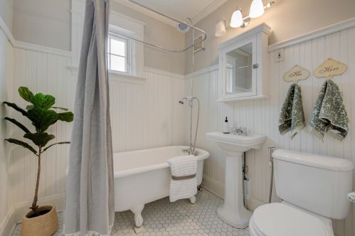 3780 Drake Ave, Cincinnati OH  45209-2150 exterior