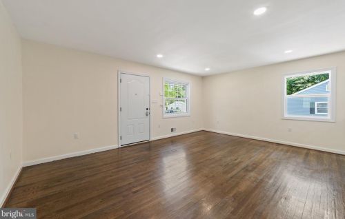 15906 Donald Curtis Dr, Woodbridge VA  22191-4250 exterior