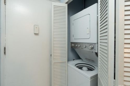 2222 Aloha Dr, Honolulu HI  96815-2844 exterior