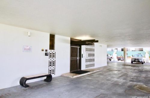 2029 Ala Wai Blvd, Honolulu HI  96815-2064 exterior