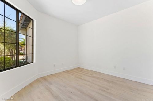 335 Whispering Brook Dr, Vista CA 92083-1956 exterior