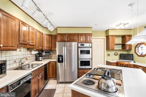 4 Frst Ln, Trenton NJ 08628-1604 exterior