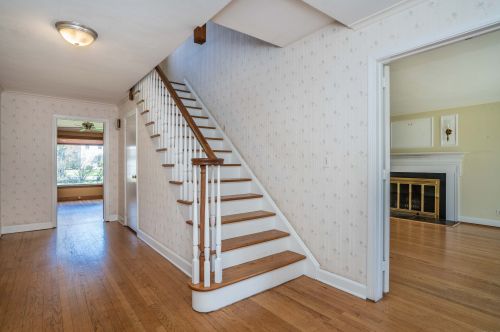 88 Pilgrim Rd, Hartford, CT 06117-2243
