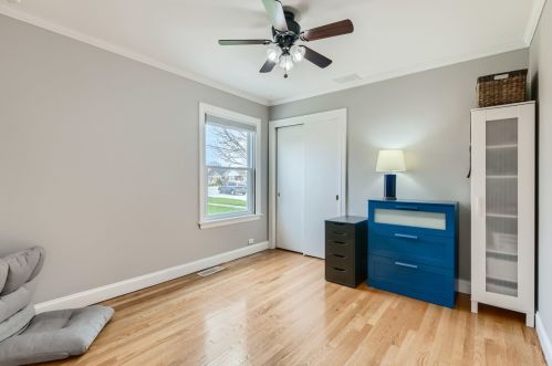 7022 Keeney St, Niles IL  60714-3038 exterior