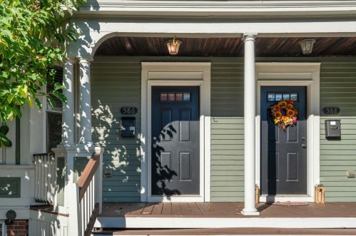 586 Central Ave, Dover, NH 03820-3431