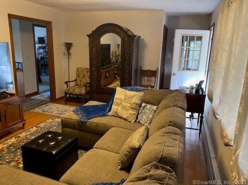1890 Poquonock Ave, Windsor CT  06095-1234 exterior