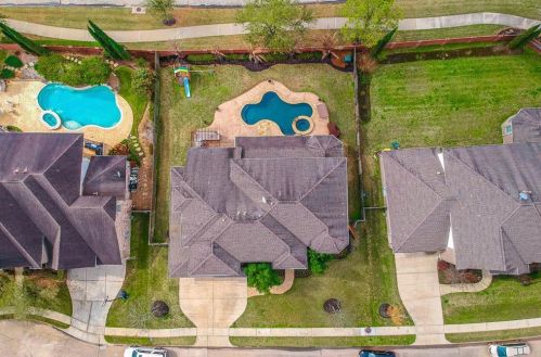 2510 Baywater Canyon Dr, Pearland, TX 77584-4310