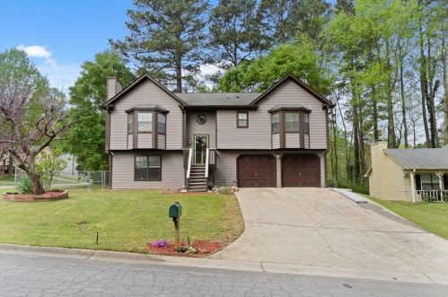200 Lola Ln, Lilburn, GA 30047-3984