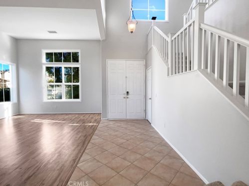 945 Biscayne Palm Pl, Simi Valley, CA 93065-7242