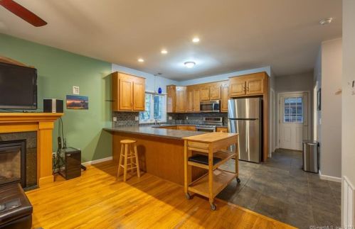 6 Mount Pleasant St, Derby CT  06418-2043 exterior