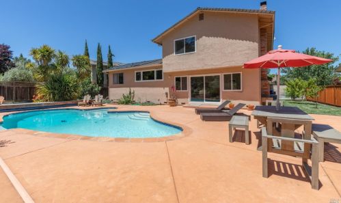 1117 Mountain View Cir, Fairfield CA  94558-5311 exterior