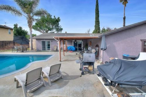 2742 Gleason Ct, Riverside CA  92506-4325 exterior