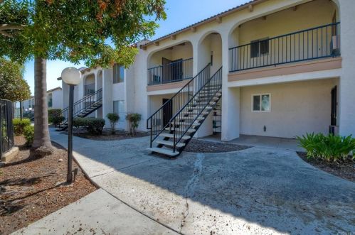 232 Candice Pl, Vista CA  92083-1984 exterior