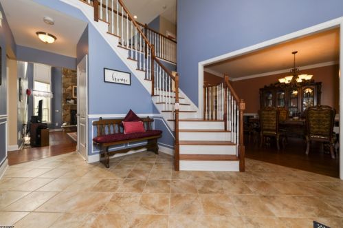 8 Dale Dr, Flemington, NJ 08822-5656
