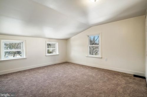 277 Lk, Haddonfield NJ 08033-1509 exterior