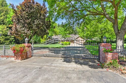 10383 Menlo Oaks Ct, Elk Grove, CA 95624-1431