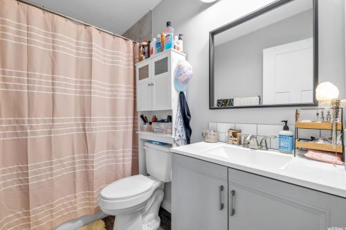 7917 Harvel Dr, Sandy UT 84070-0118 exterior