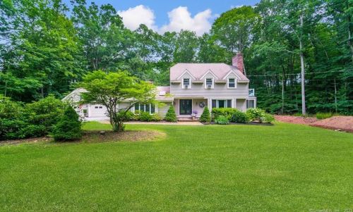 90 Liney Hall Ln, Wallingford, CT 06492-2710