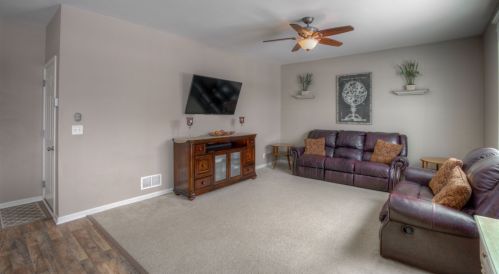 1600 Bristol Dr, Pingree Grove IL  60140-9038 exterior