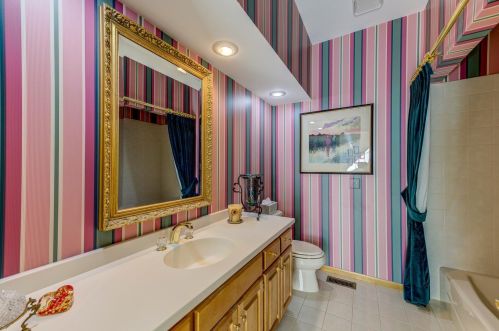 902 Highview Cir, Saint Paul MN  55118-3687 exterior