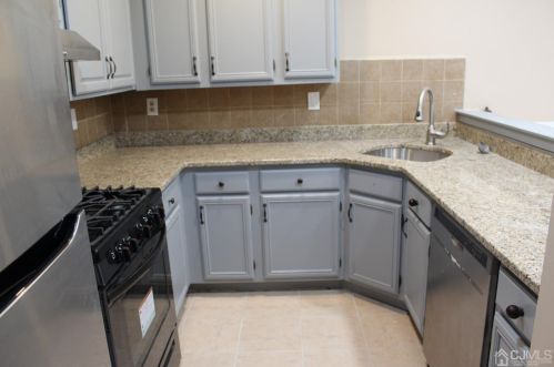 240 Hidden Woods Ct, Piscataway NJ  08854-3062 exterior
