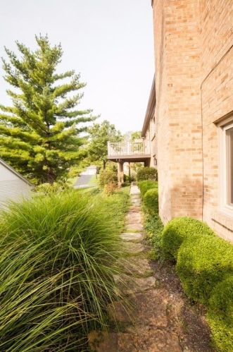 7228 Camargowoods Dr, Cincinnati OH  45243-2208 exterior