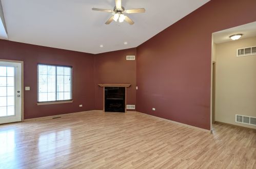 878 Waterford Ct, Lorenzo, IL 60481-2326