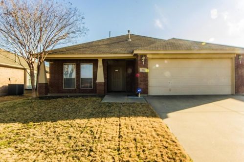 7016 Seton Hall Dr, Fort Worth, TX 76120-2332