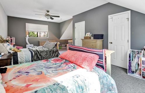5 Country Walk, Huntington CT  06484-5327 exterior
