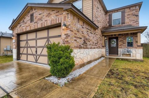 442 New Bridge Dr, Uhland TX  78640-5581 exterior