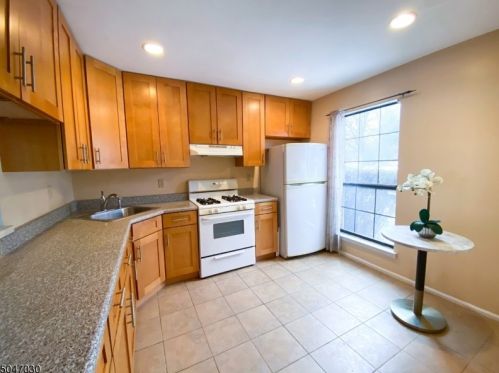 167 Chippenham Ct, Piscataway, NJ 08854-6214