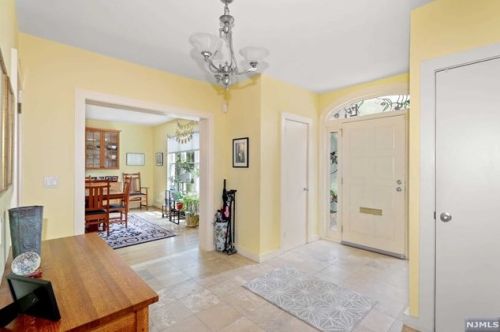 740 Carroll Pl, Teaneck, NJ 07666-3302