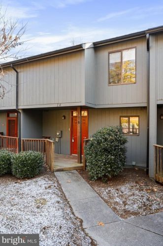 74 Fishhook Ln, Hedgesville, WV 25427-6575