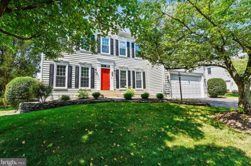 7742 Royal Sydney Dr, Gainesville VA  20155-2867 exterior