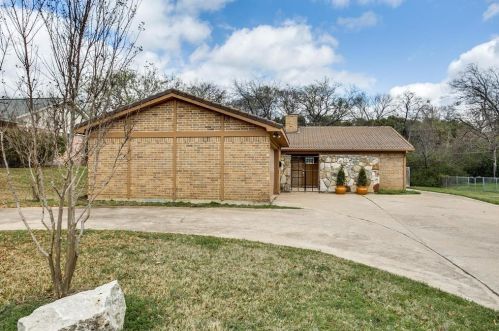 6866 Chickering Rd, Fort Worth TX  76116-9127 exterior